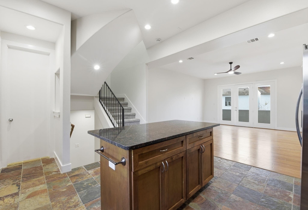 2028 Tuam Street - Photo 10