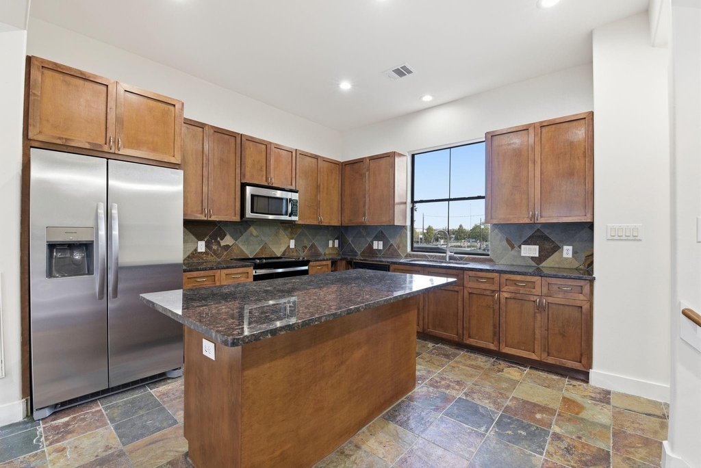 2028 Tuam Street - Photo 8