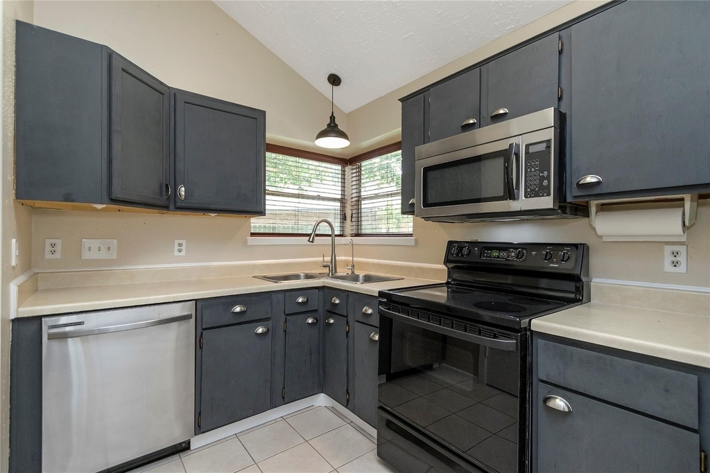 6903 Foxmont Lane - Photo 0
