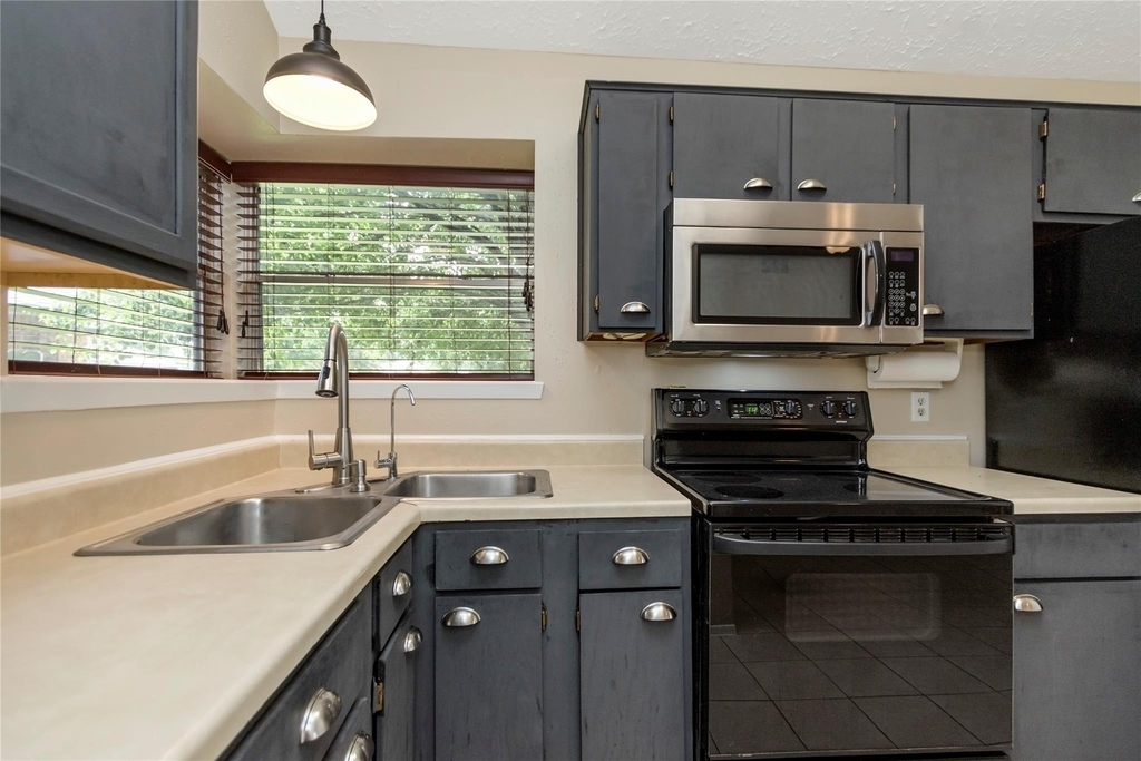 6903 Foxmont Lane - Photo 9