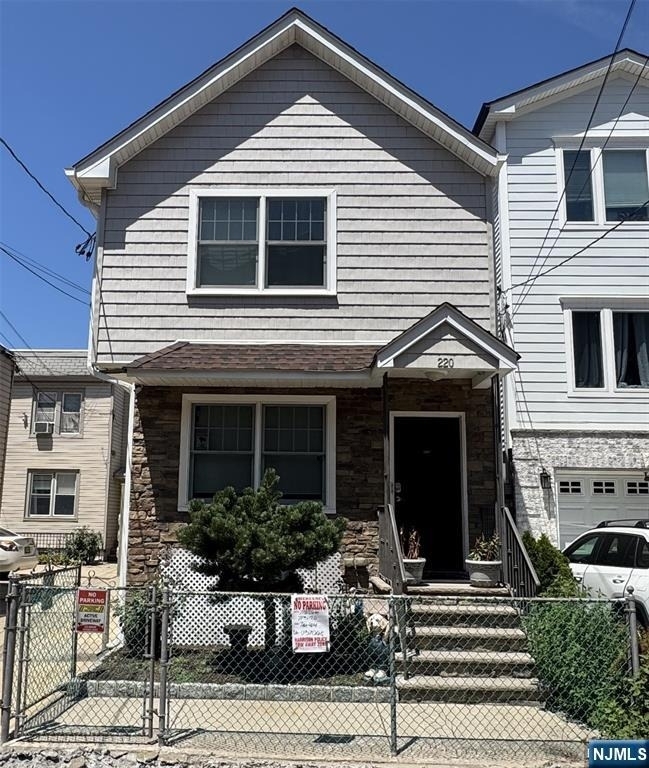 220 Hamilton - Photo 0
