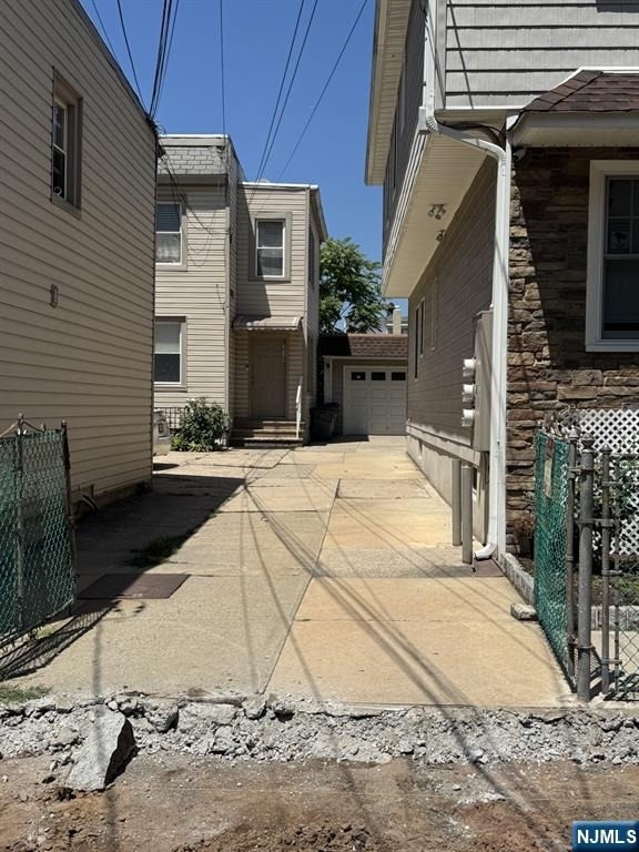 220 Hamilton - Photo 7