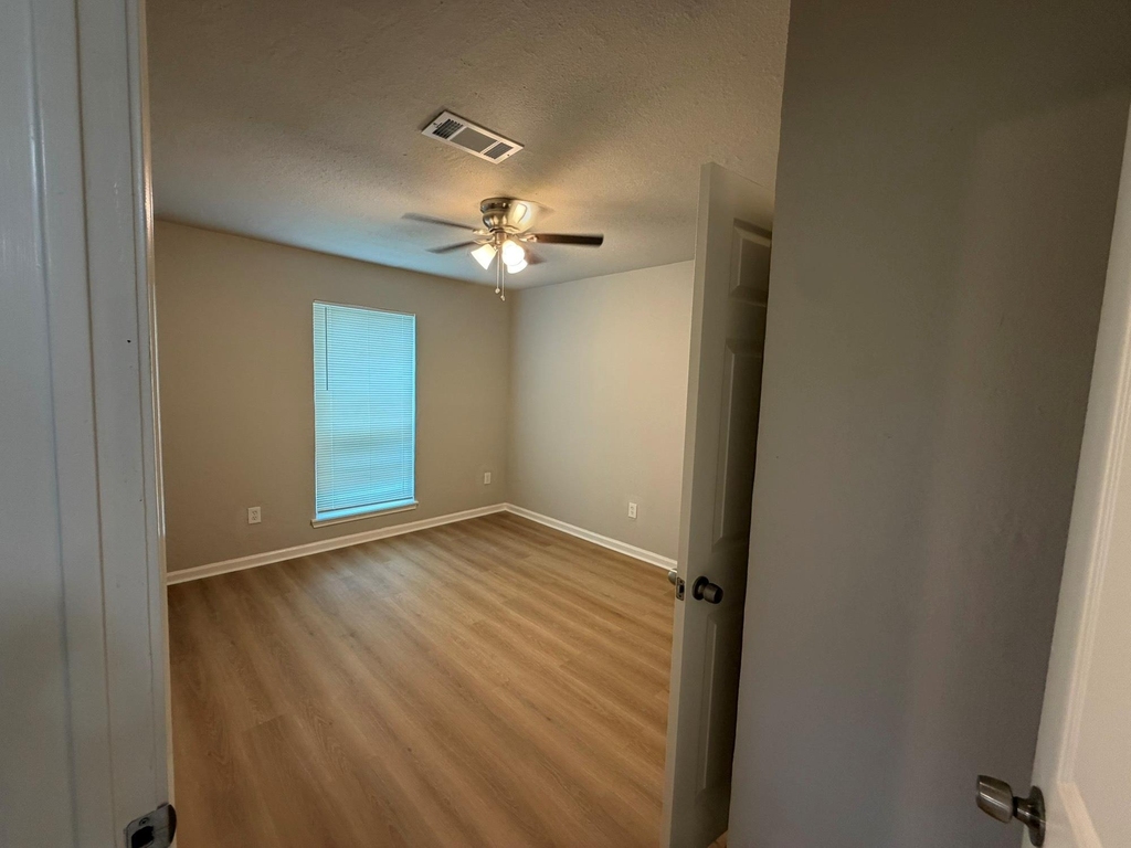 4706 N Wayside - Photo 3