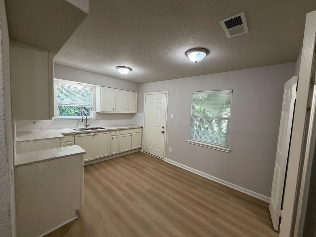 4706 N Wayside - Photo 7
