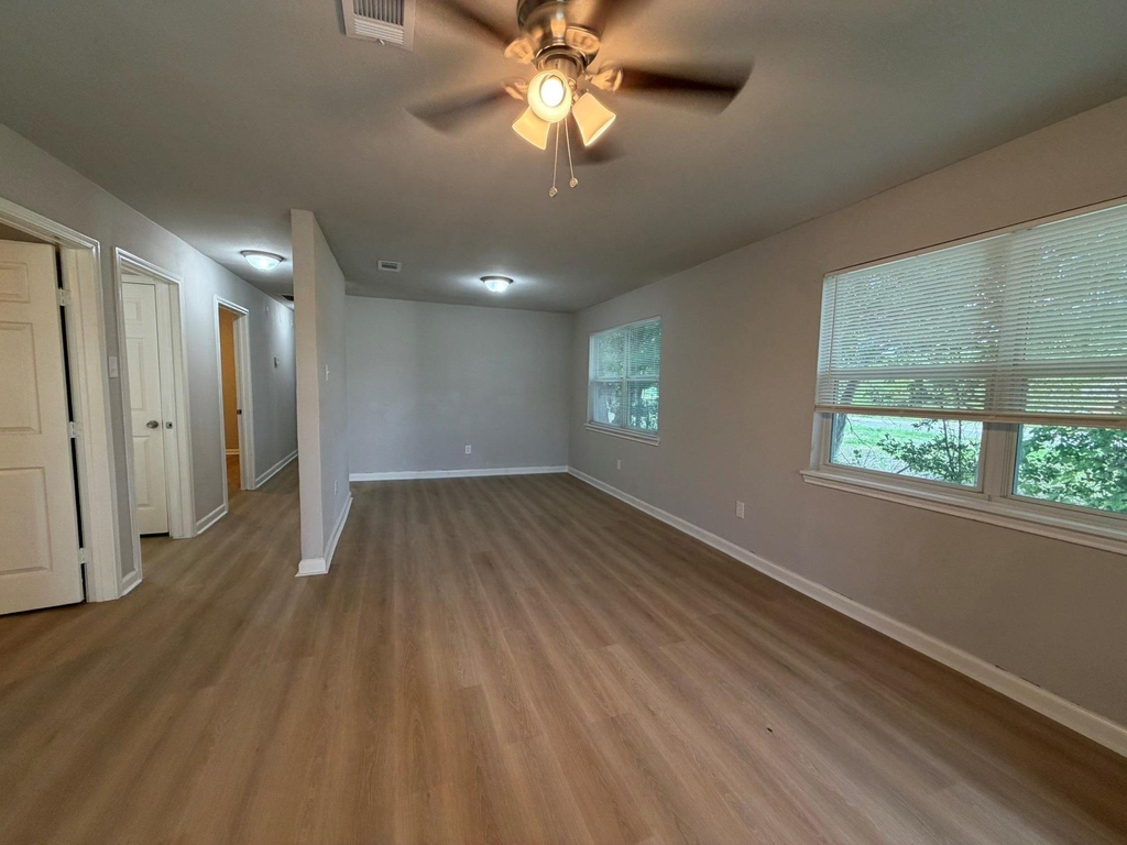 4706 N Wayside - Photo 1