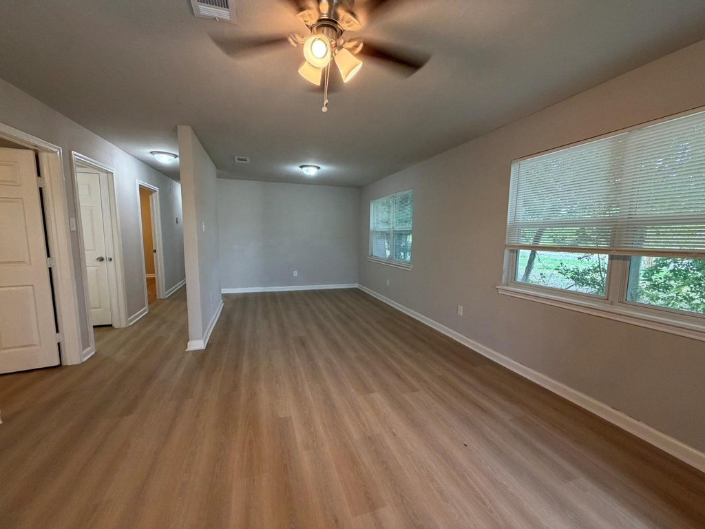 4706 N Wayside - Photo 2