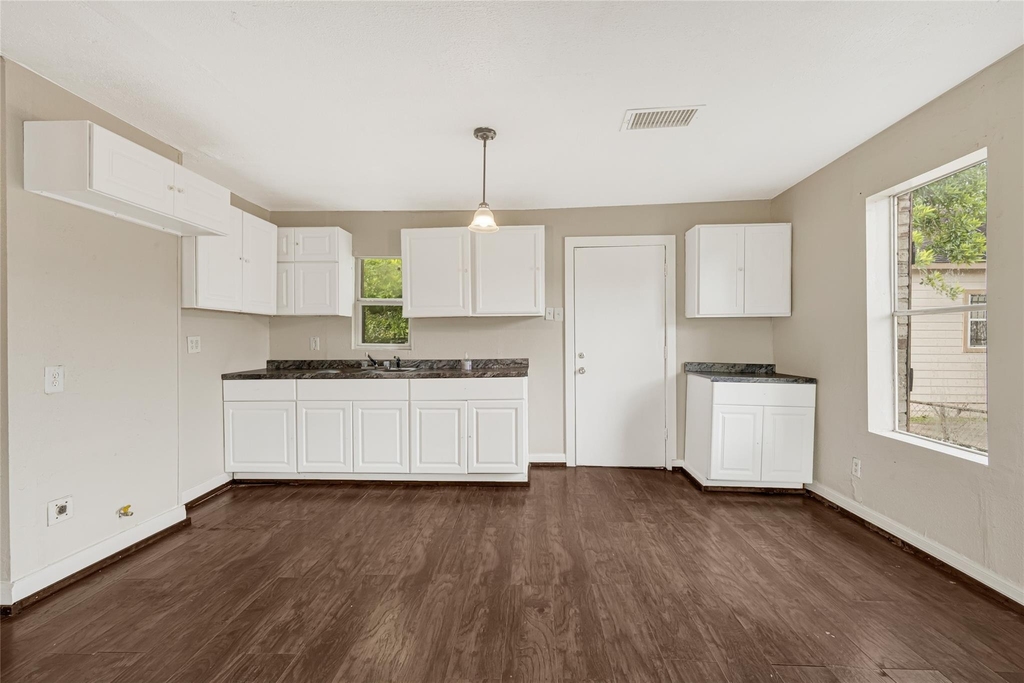7526 Bywood Street - Photo 6