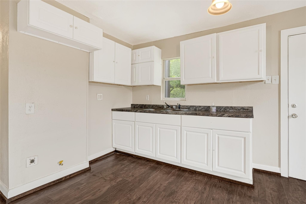 7526 Bywood Street - Photo 7