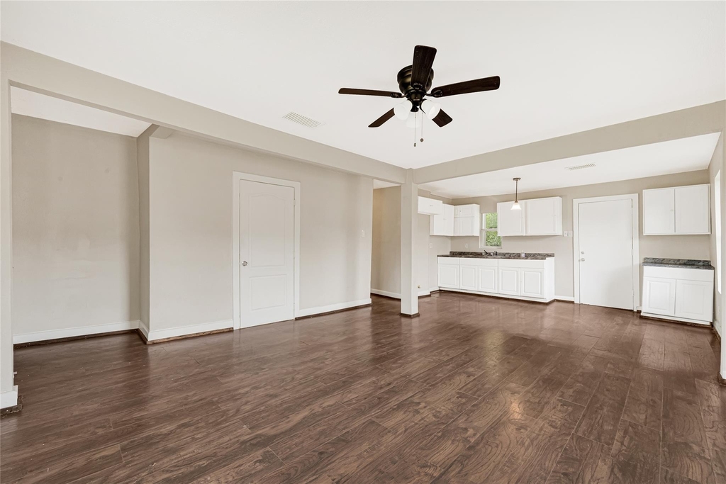 7526 Bywood Street - Photo 4