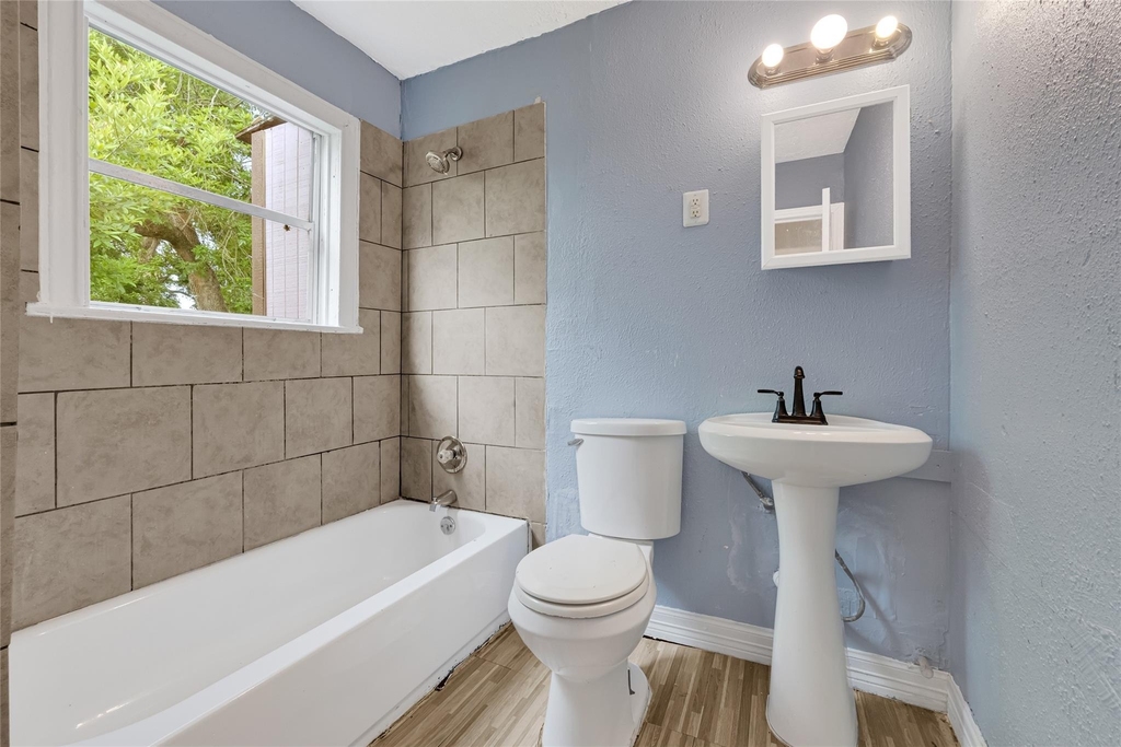 7526 Bywood Street - Photo 15
