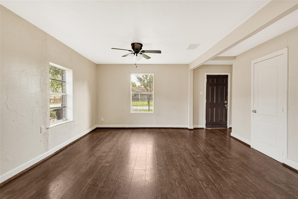 7526 Bywood Street - Photo 5