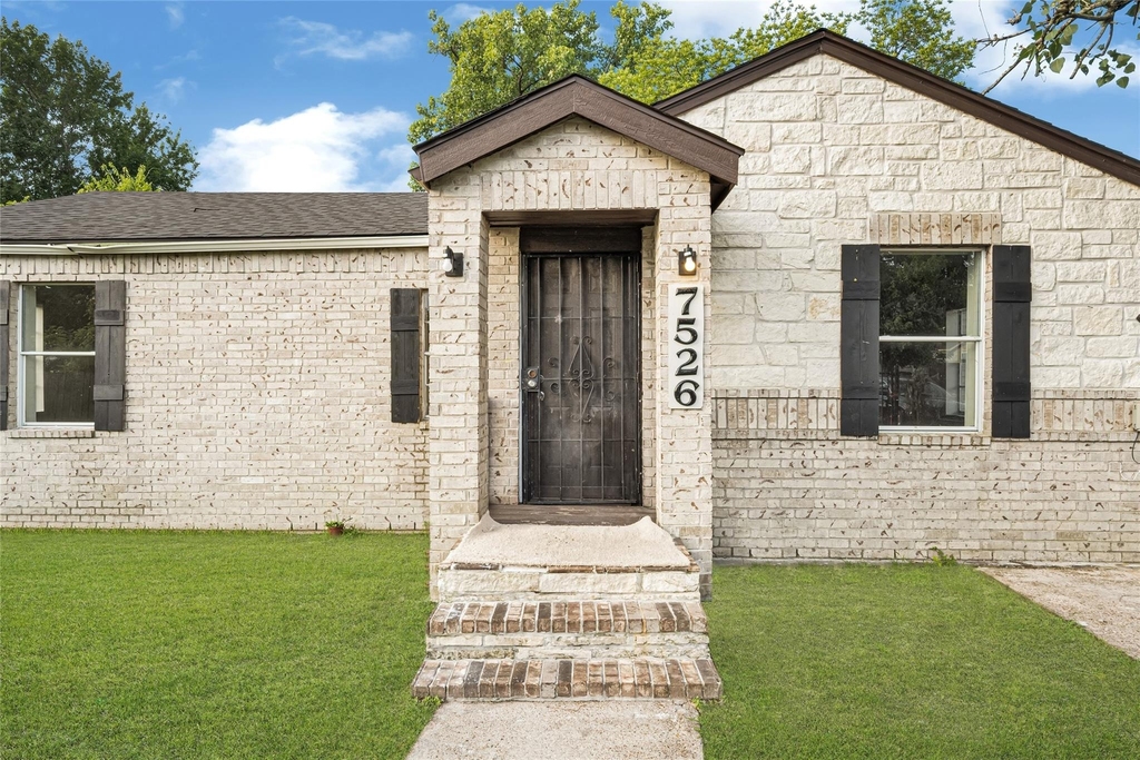 7526 Bywood Street - Photo 2