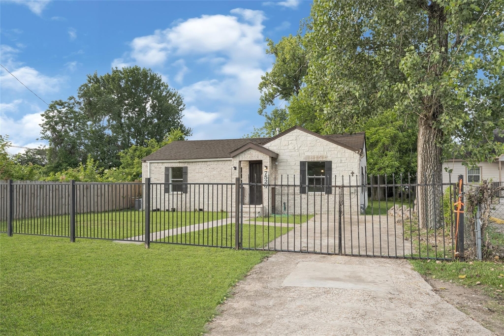 7526 Bywood Street - Photo 1