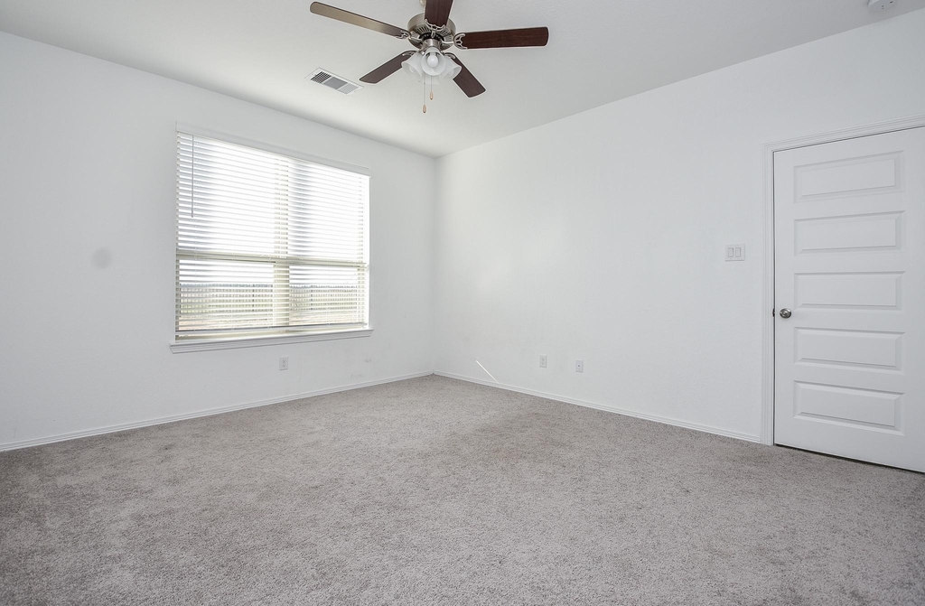 5715 Aurora Greens Lane - Photo 16