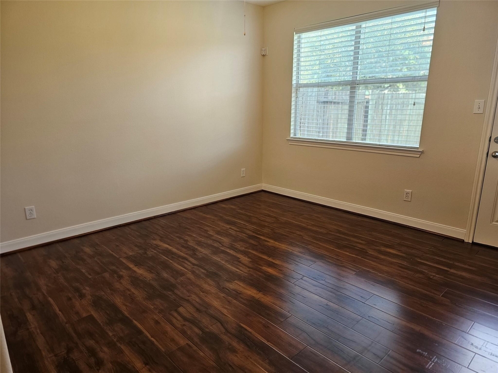 3217 Victorian Manor - Photo 9