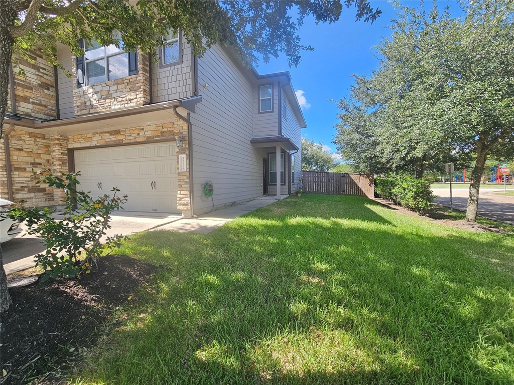 3217 Victorian Manor - Photo 0