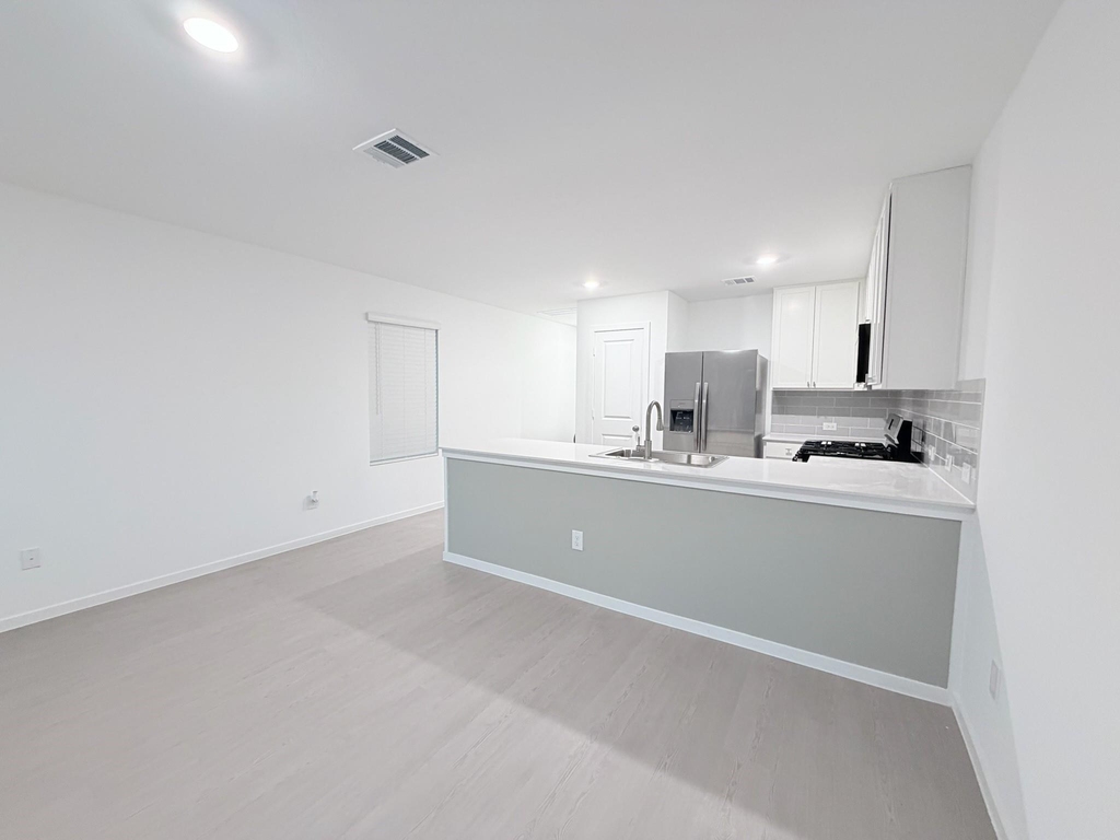 945 Pertuso Lane - Photo 3