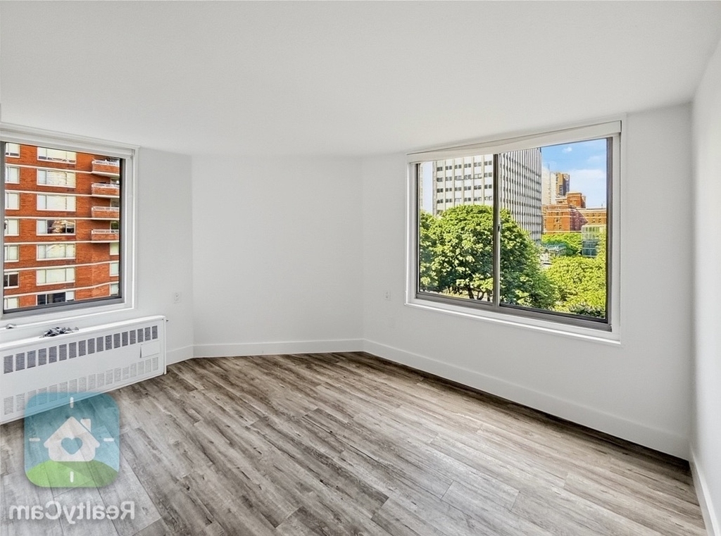 490 2nd Avenue - Photo 4