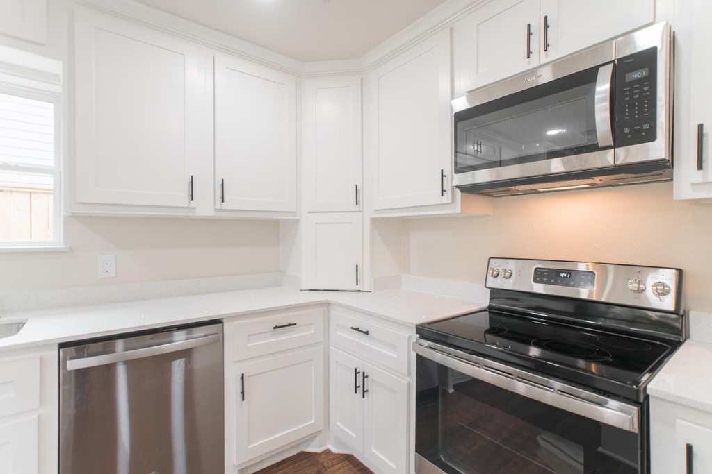 4913 Deerwood Circle - Photo 6