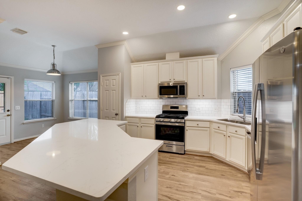 9311 Cabin Creek Drive - Photo 7