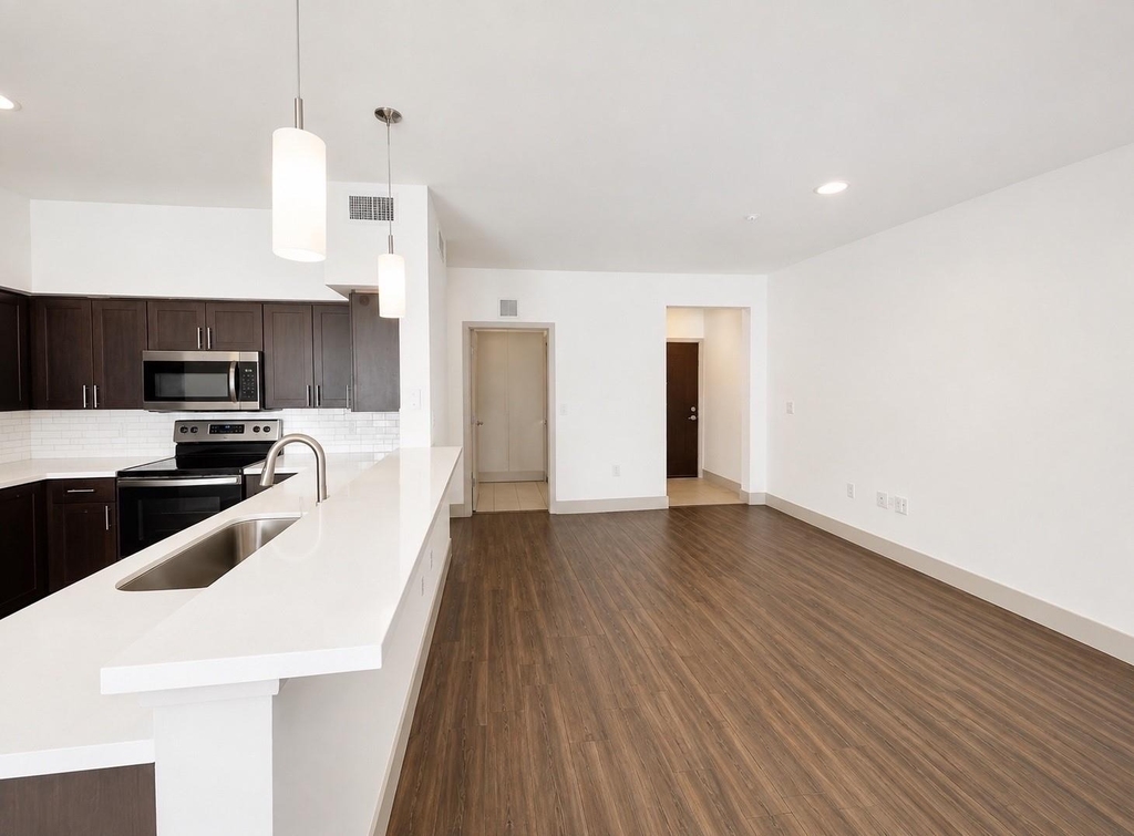 2222 Smith Street - Photo 2