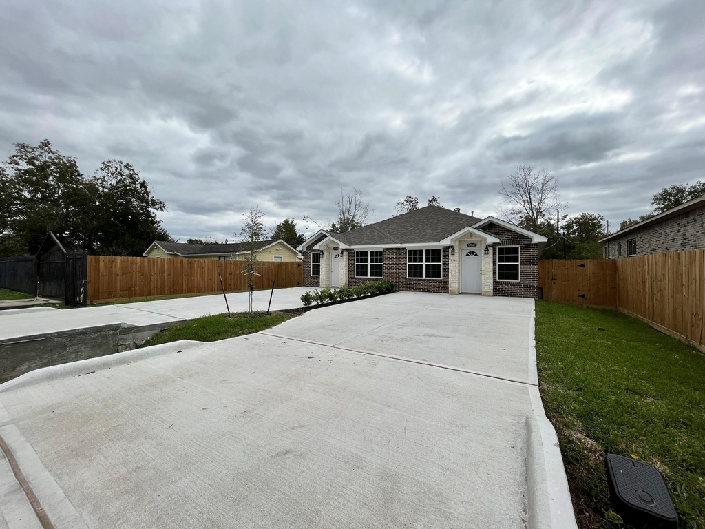 5706 Howell Street - Photo 3