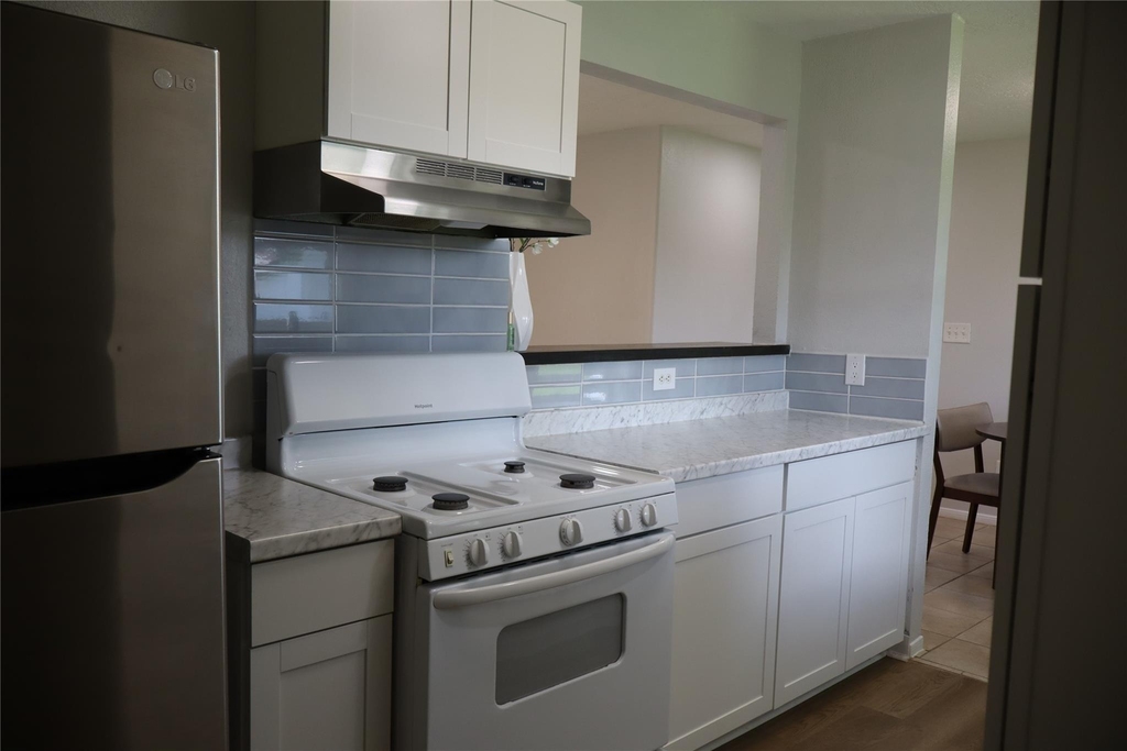 302 Delta Street - Photo 8