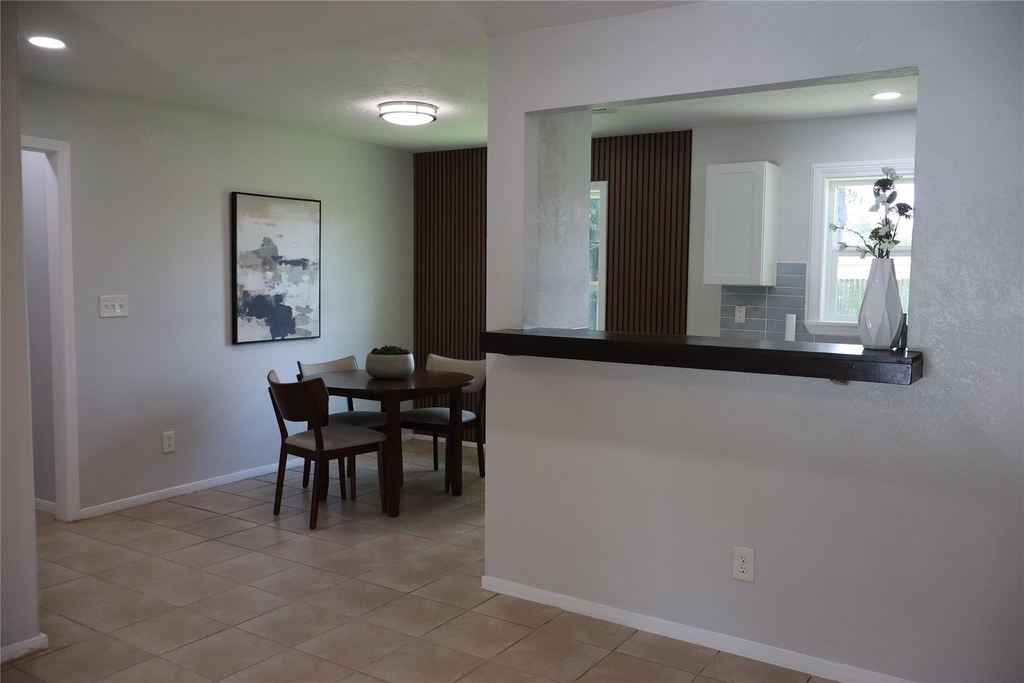 302 Delta Street - Photo 2