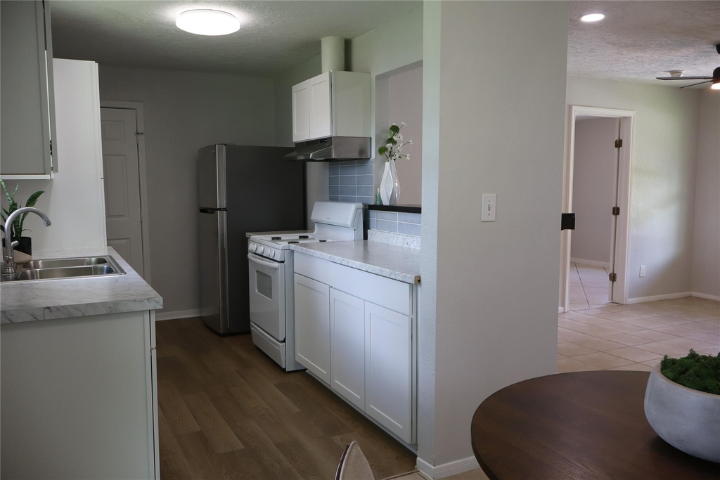 302 Delta Street - Photo 4