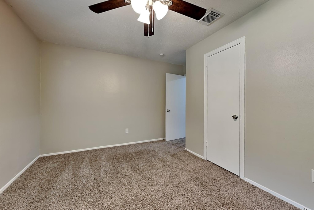 16854 Gleneagle Drive N - Photo 14