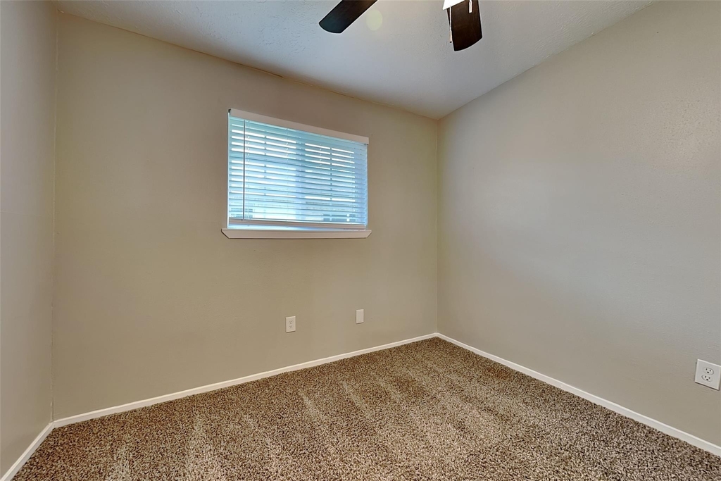 16854 Gleneagle Drive N - Photo 15