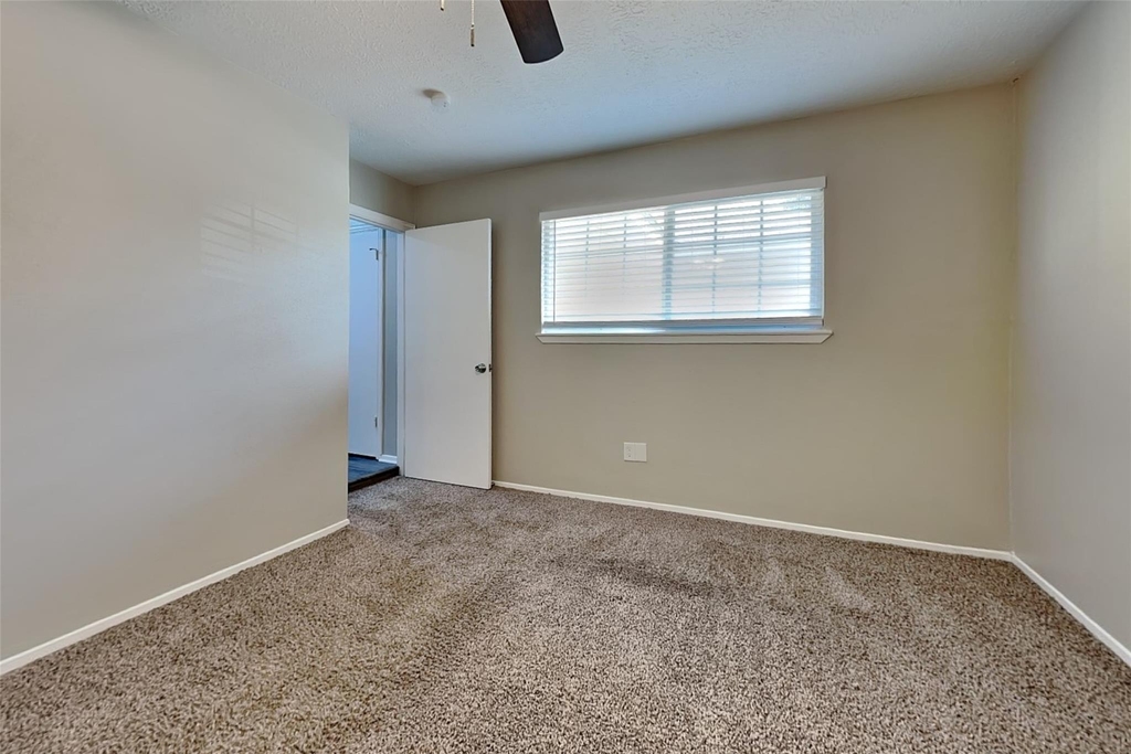 16854 Gleneagle Drive N - Photo 9