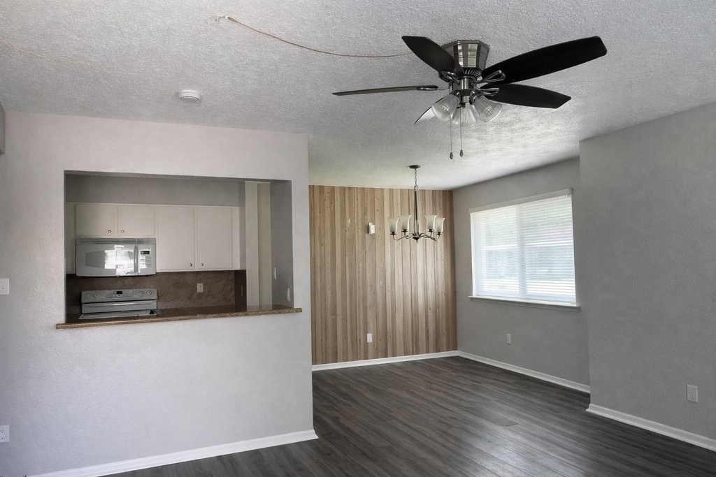 12026 Mighty Oak Dr - Photo 4