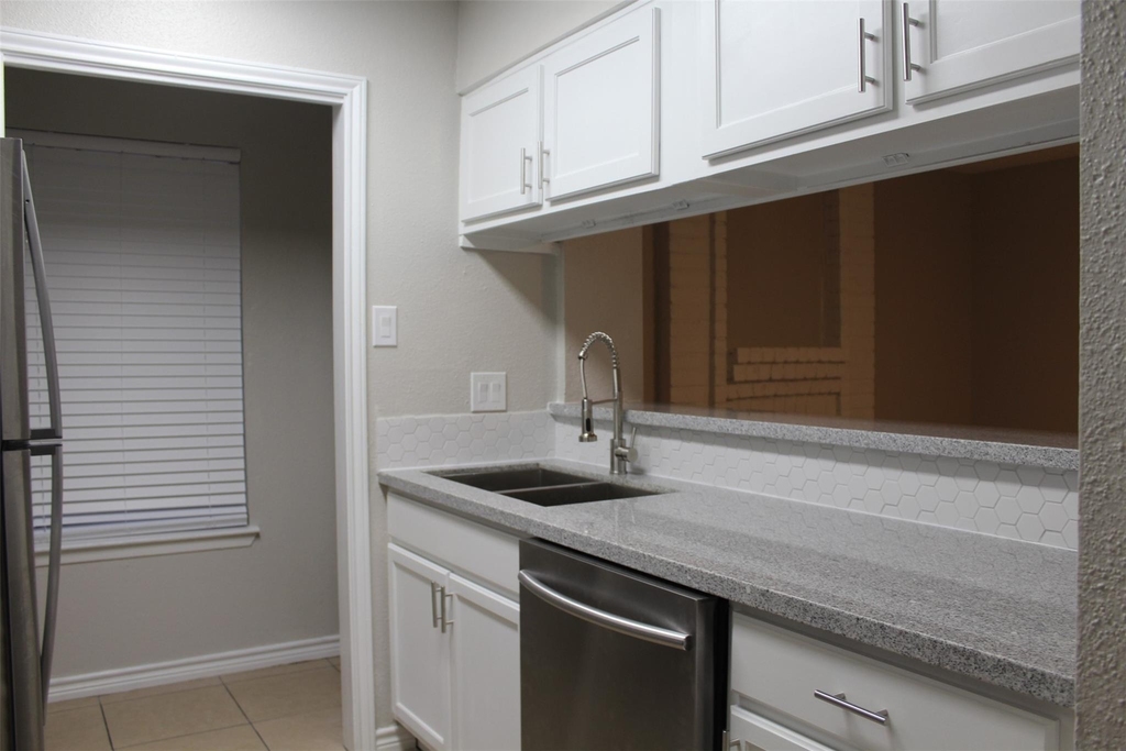 1122 Brenda Lane - Photo 4