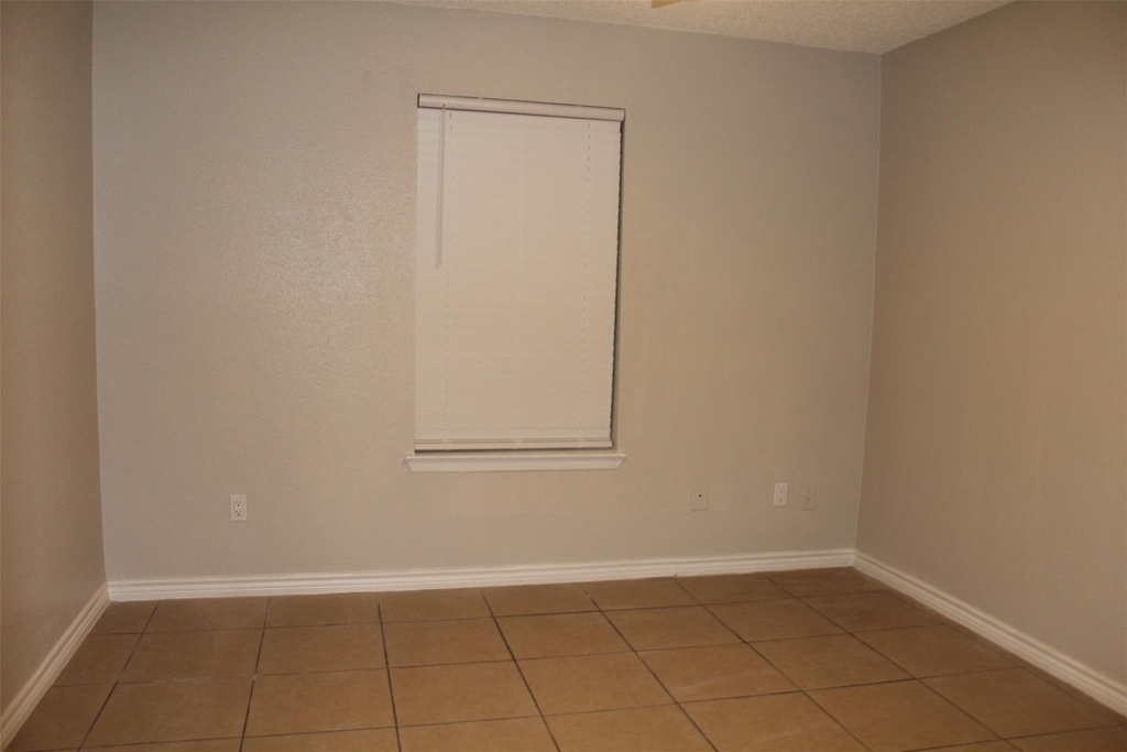 1122 Brenda Lane - Photo 8