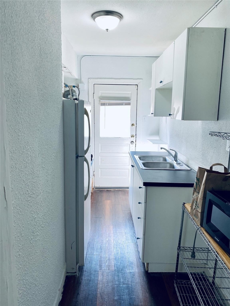 1 Sidney Street - Photo 7