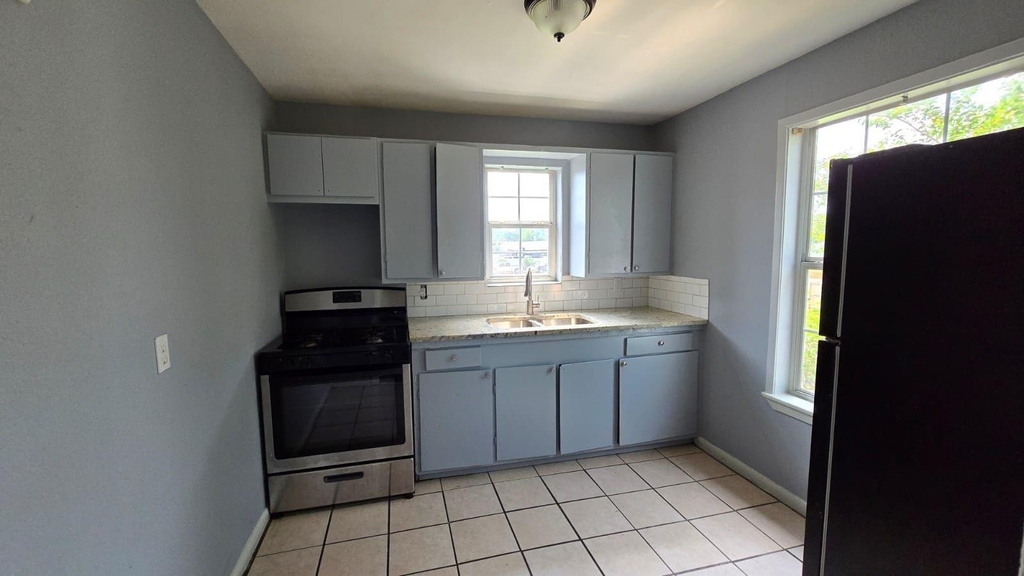 1012 Ann Street - Photo 1