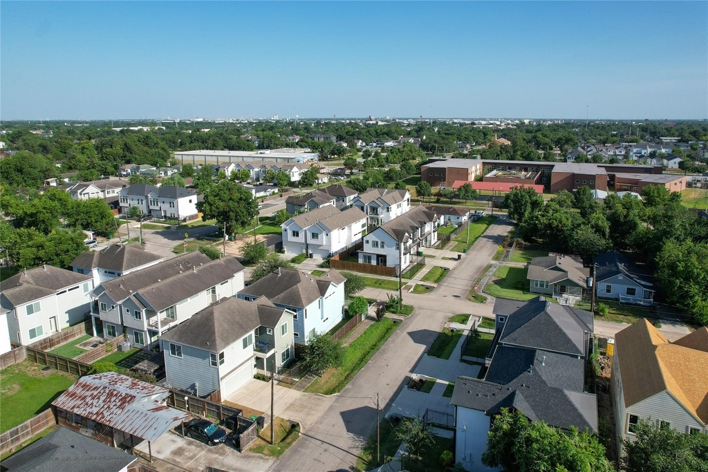 2306 Wipprecht Street - Photo 32