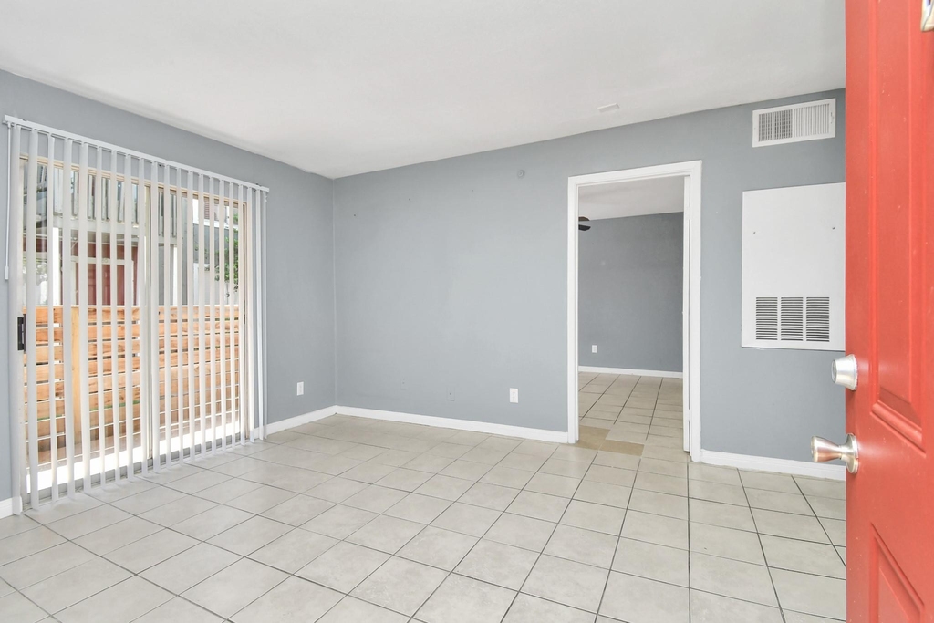 5959 Bonhomme Road - Photo 2