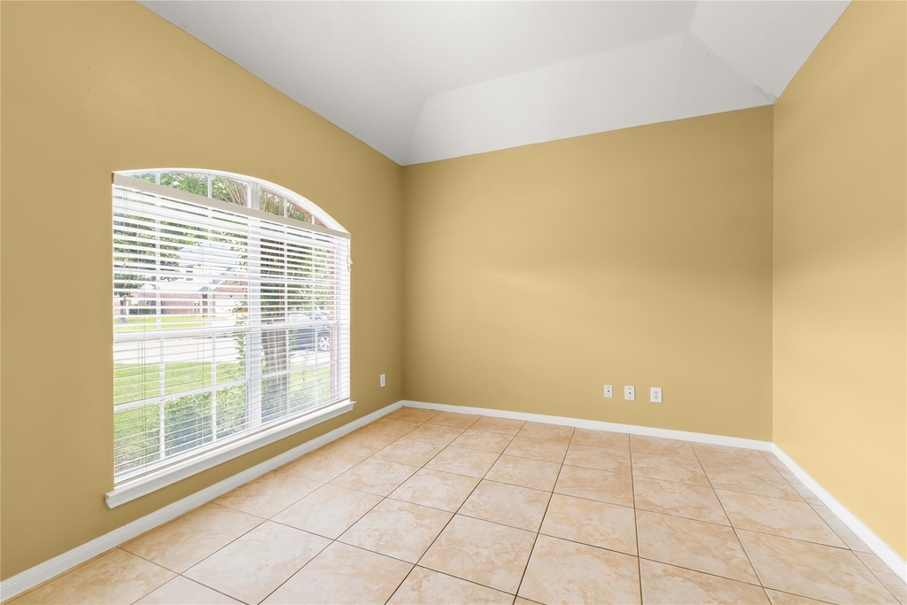4111 Surreydon Drive - Photo 3