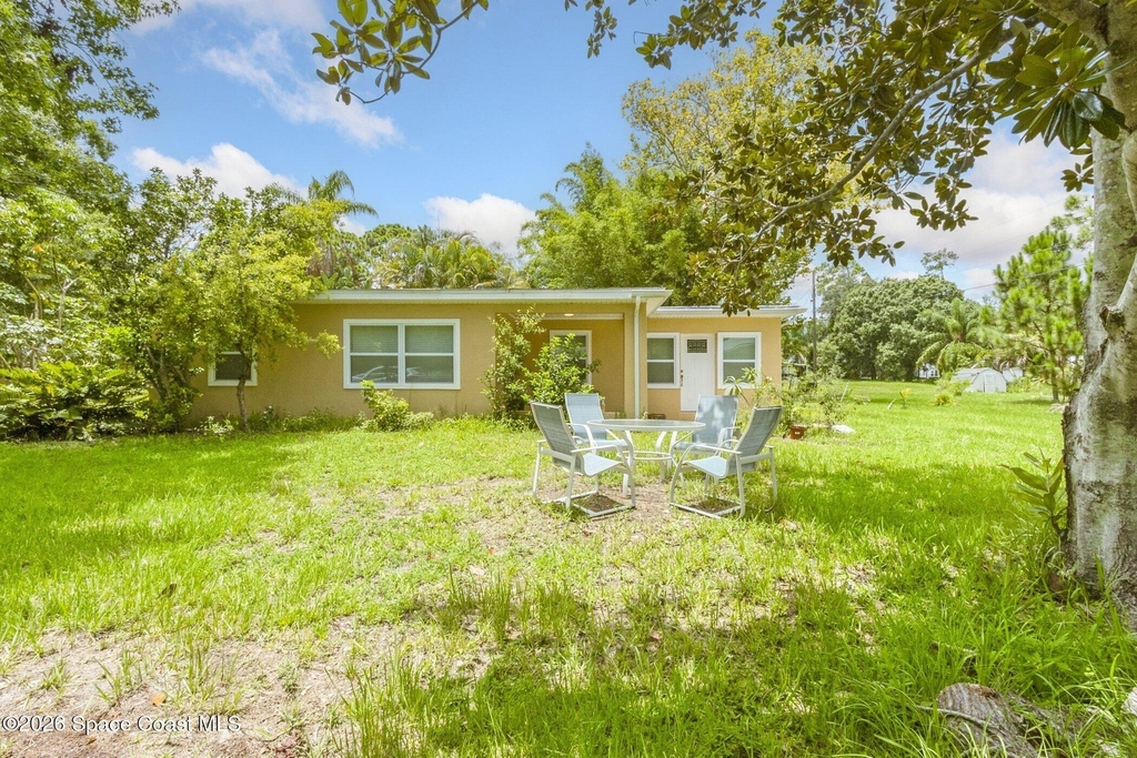 175 Nw Valencia Road - Photo 0