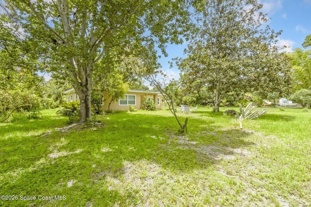 175 Nw Valencia Road - Photo 3