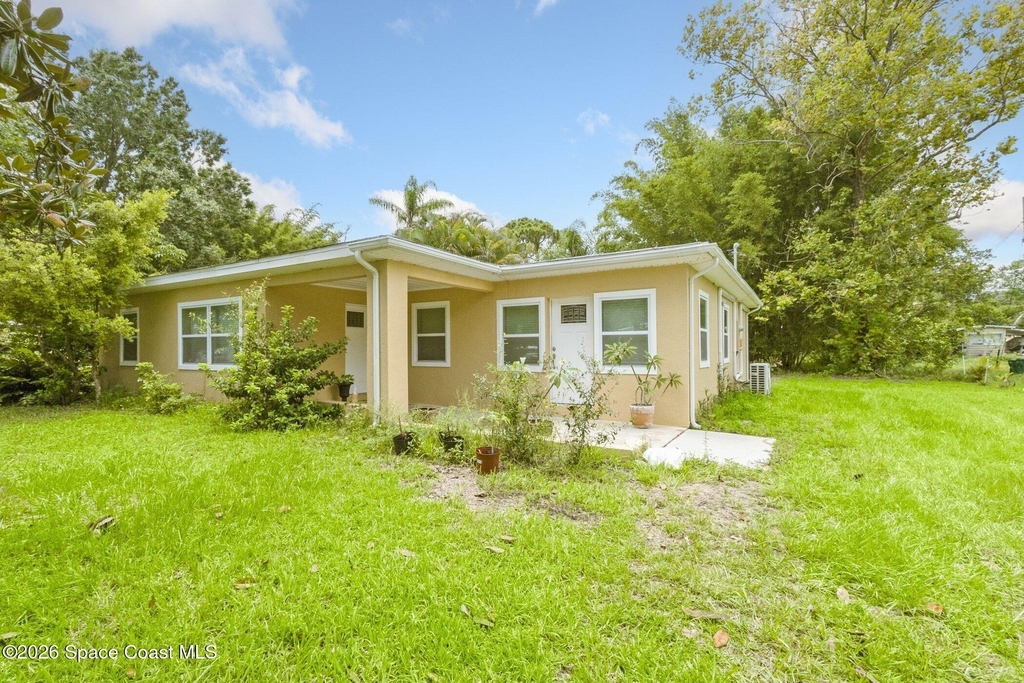 175 Nw Valencia Road - Photo 2