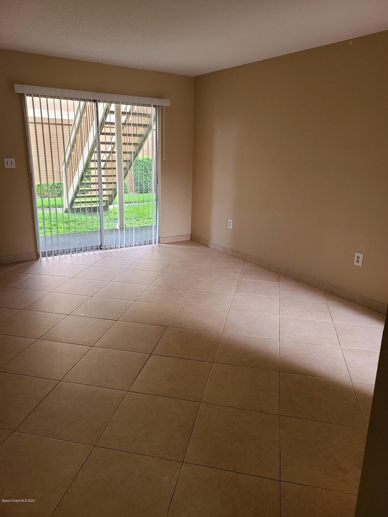 131 Bristol Court - Photo 3