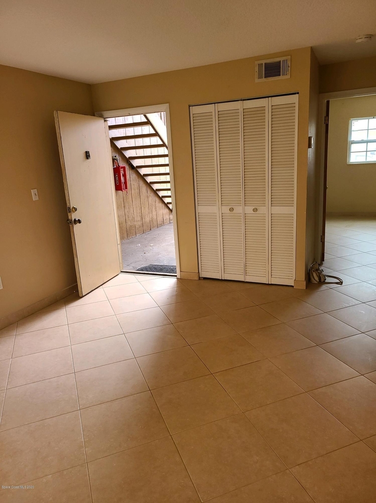 131 Bristol Court - Photo 2