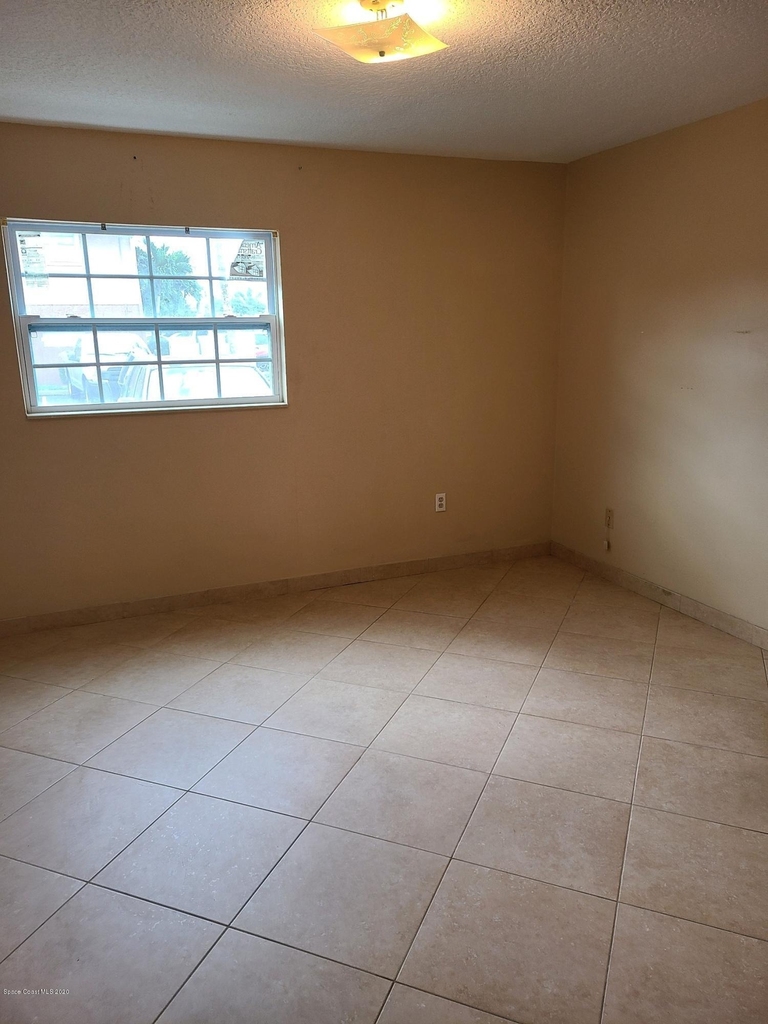 131 Bristol Court - Photo 5