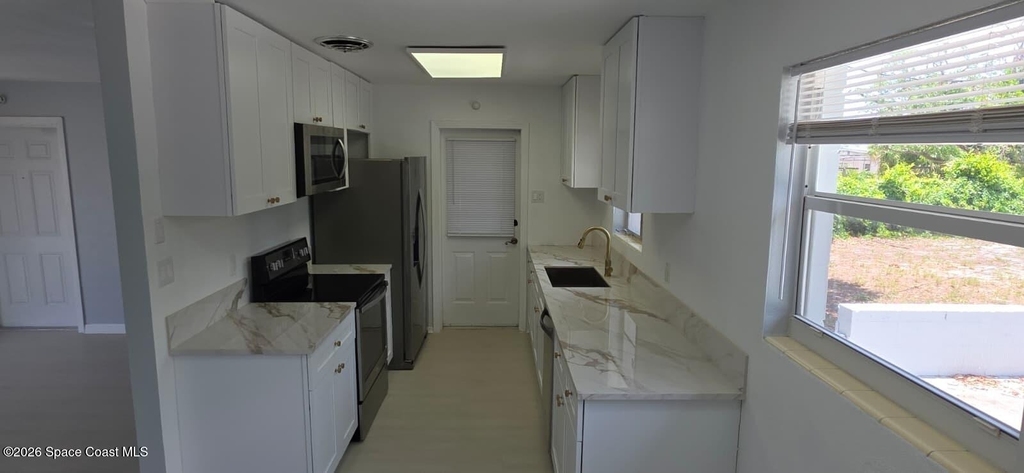 1047 Japonica Lane - Photo 2