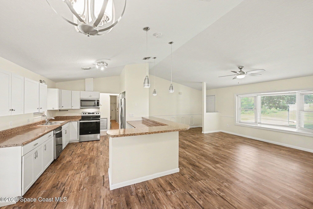 1242 Laconia Street - Photo 3