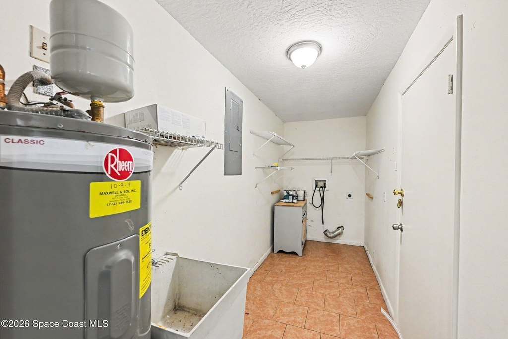 1242 Laconia Street - Photo 15
