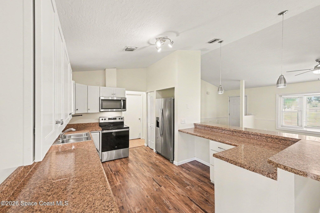 1242 Laconia Street - Photo 6